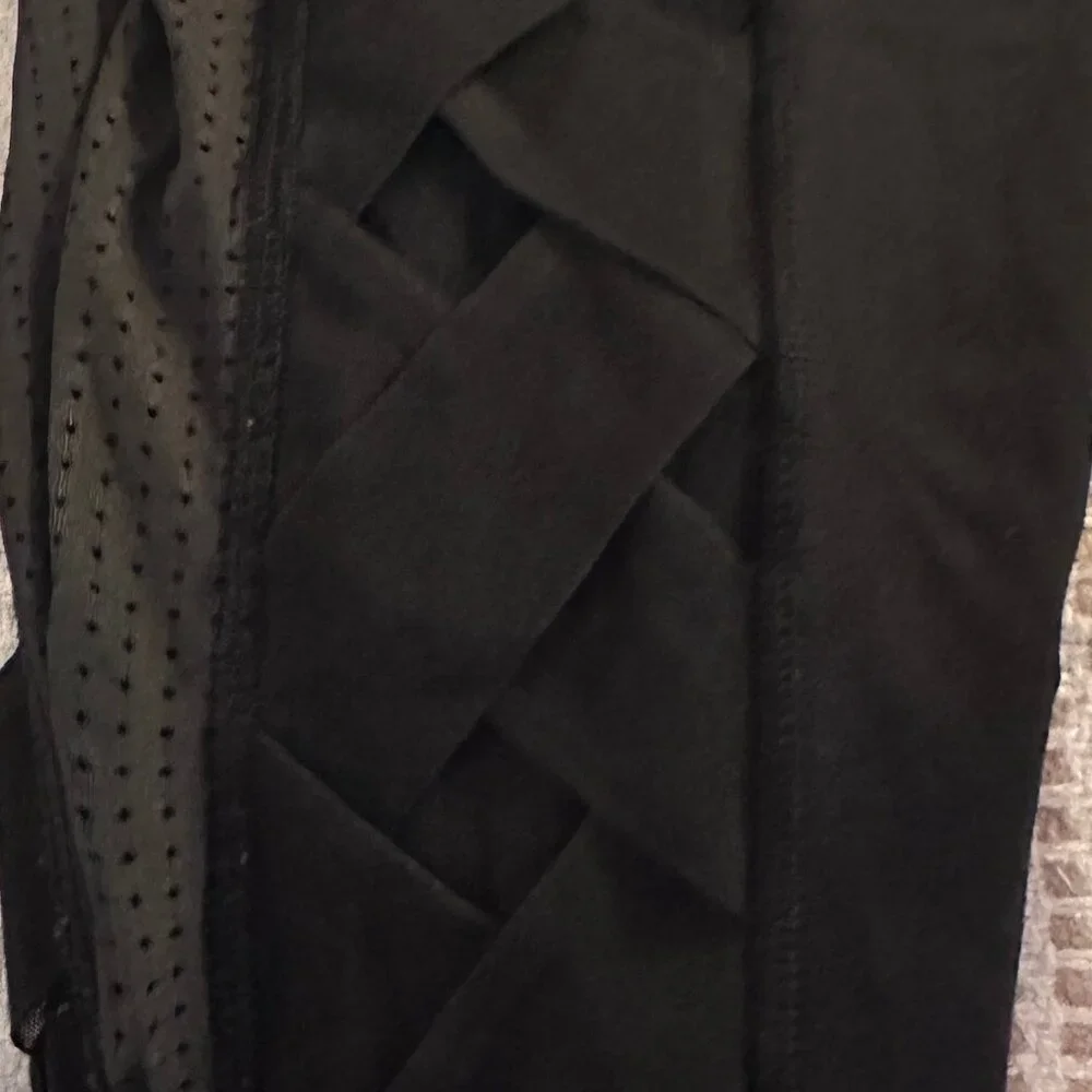 Lululemon Black Athletic Crops Mesh Wrap Detail Blue Waistband - Picture 3 of 6